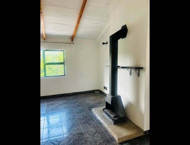 3 BEDROOM APARTMENT FOR SALE IN BRYANSTON